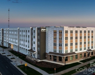 8424 N Tryon Street - Photo Thumbnail 1
