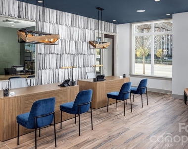 8424 N Tryon Street - Photo Thumbnail 7