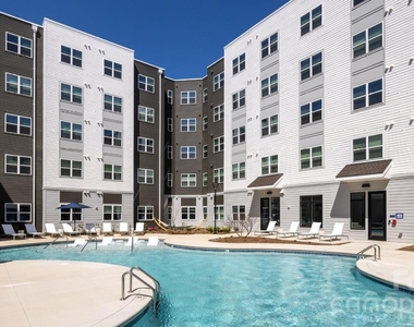 8424 N Tryon Street - Photo Thumbnail 10