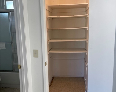 8800 Cedros Avenue - Photo Thumbnail 6