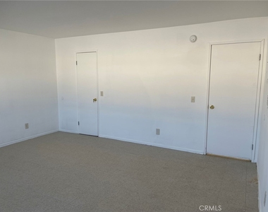 8800 Cedros Avenue - Photo Thumbnail 12