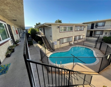 8800 Cedros Avenue - Photo Thumbnail 26