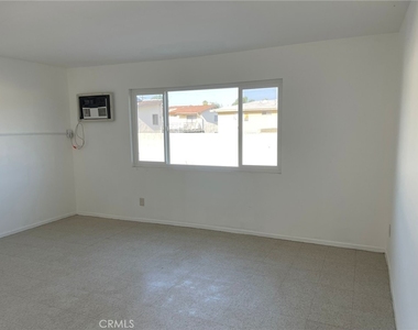 8800 Cedros Avenue - Photo Thumbnail 10