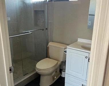 16857 Bayview - Photo Thumbnail 6