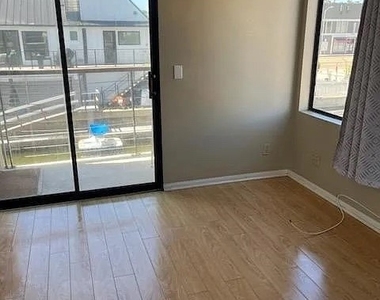 16857 Bayview - Photo Thumbnail 7