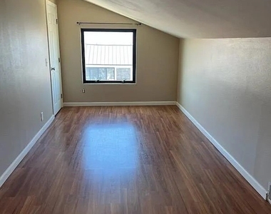 16857 Bayview - Photo Thumbnail 9