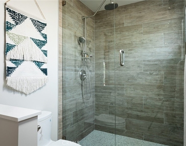 16857 Bayview - Photo Thumbnail 5