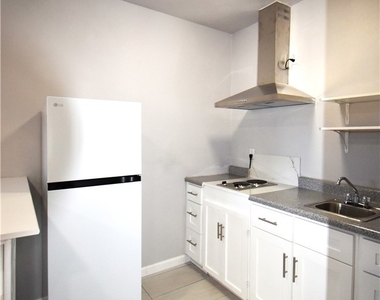 15414 Kinzie Street - Photo Thumbnail 4