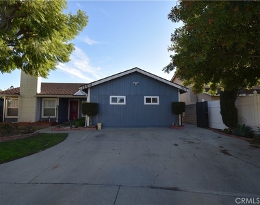 15414 Kinzie Street - Photo Thumbnail 1