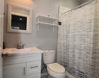 15414 Kinzie Street - Photo Thumbnail 5