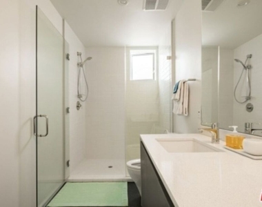 1038 S Mariposa Avenue - Photo Thumbnail 6