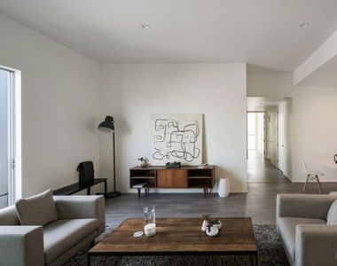 1038 S Mariposa Avenue - Photo Thumbnail 1