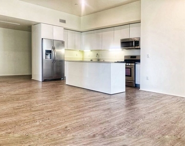 1038 S Mariposa Avenue - Photo Thumbnail 17