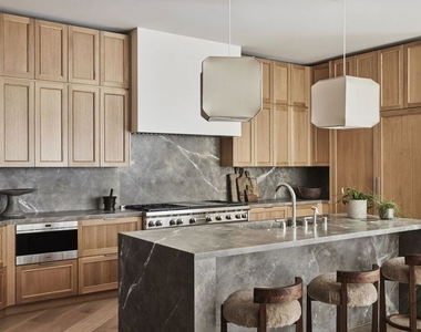 9100 Cordell Drive - Photo Thumbnail 5