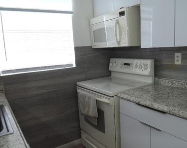 115 Lakes End Drive - Photo Thumbnail 3