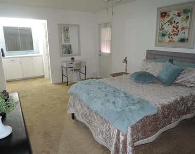 115 Lakes End Drive - Photo Thumbnail 15