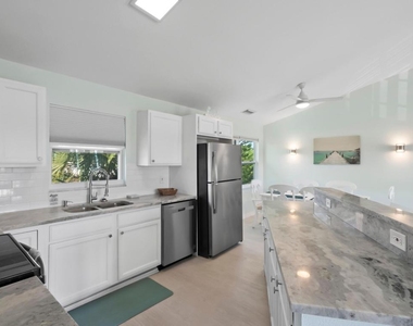 670 Hernando Street - Photo Thumbnail 3