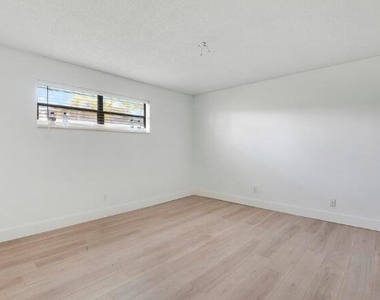 360 Wilma Circle - Photo Thumbnail 10