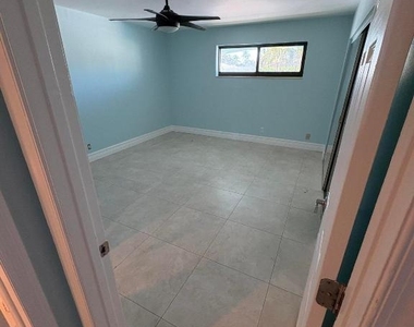 360 Wilma Circle - Photo Thumbnail 11