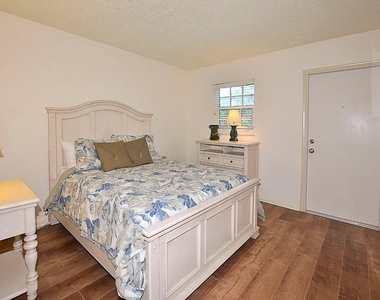 900 Jasmine Lane - Photo Thumbnail 15