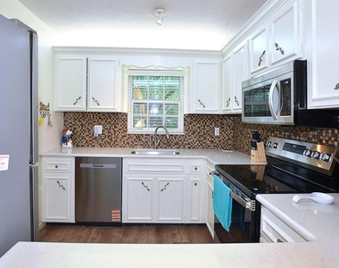 900 Jasmine Lane - Photo Thumbnail 10