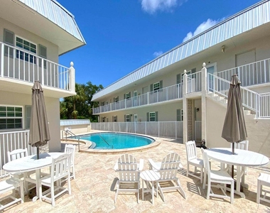900 Jasmine Lane - Photo Thumbnail 2