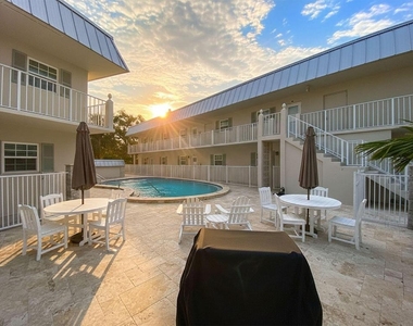 900 Jasmine Lane - Photo Thumbnail 24