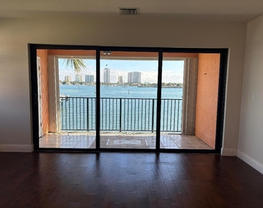 360 Wilma Circle - Photo Thumbnail 8