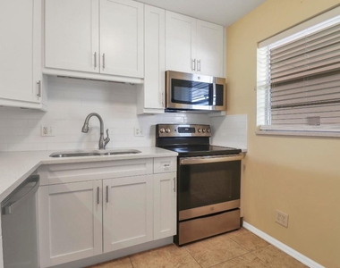 12016 Greenway Circle S - Photo Thumbnail 2