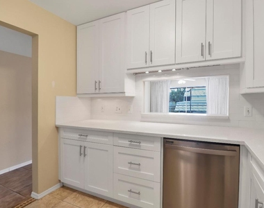 12016 Greenway Circle S - Photo Thumbnail 3