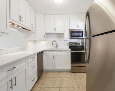 12016 Greenway Circle S - Photo Thumbnail 13