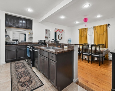 13 Herbert Avenue - Photo Thumbnail 4