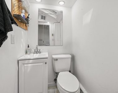 13 Herbert Avenue - Photo Thumbnail 5
