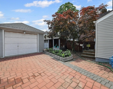 13 Herbert Avenue - Photo Thumbnail 10