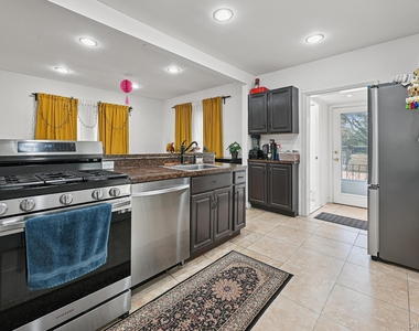 13 Herbert Avenue - Photo Thumbnail 1