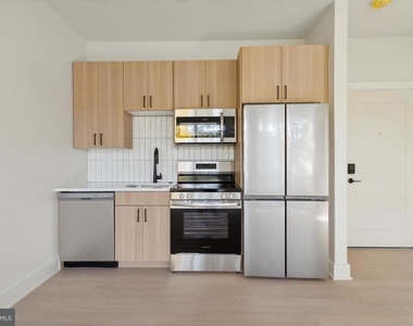 5521 Wayne Avenue - Photo Thumbnail 9