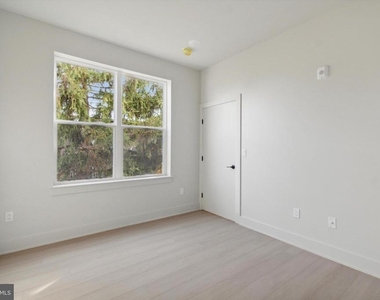5521 Wayne Avenue - Photo Thumbnail 10