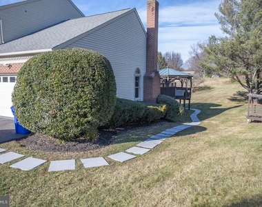2104 Steuben Way - Photo Thumbnail 5