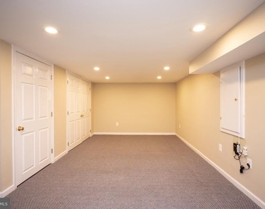 2104 Steuben Way - Photo Thumbnail 11