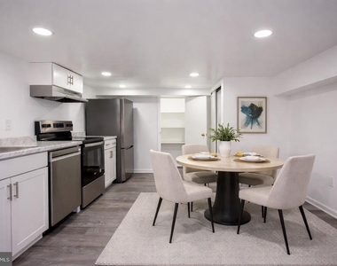 2104 Steuben Way - Photo Thumbnail 3