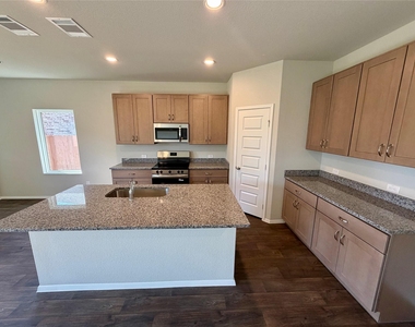 117 Rocky View Ln - Photo Thumbnail 4