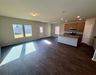 117 Rocky View Ln - Photo Thumbnail 2
