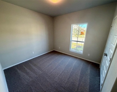 117 Rocky View Ln - Photo Thumbnail 8