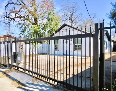 10316 Aldine Westfield Road - Photo Thumbnail 2