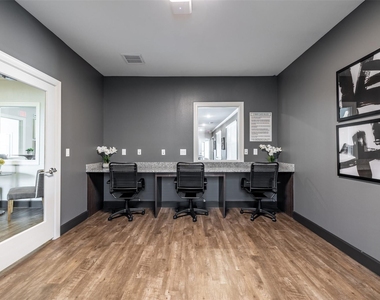 823 N Ardenwood Drive - Photo Thumbnail 13