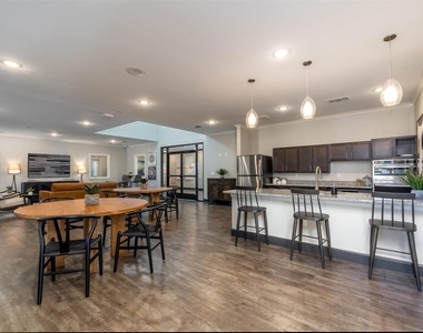 823 N Ardenwood Drive - Photo Thumbnail 9