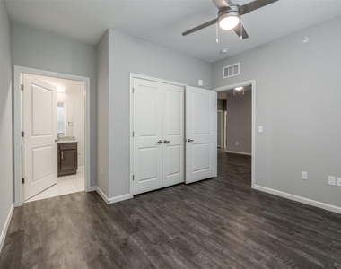 823 N Ardenwood Drive - Photo Thumbnail 14
