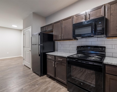 823 N Ardenwood Drive - Photo Thumbnail 3
