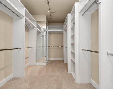 1610 Calumet Street - Photo Thumbnail 13