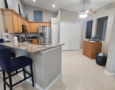 10112 Colonial Country Club Boulevard - Photo Thumbnail 4